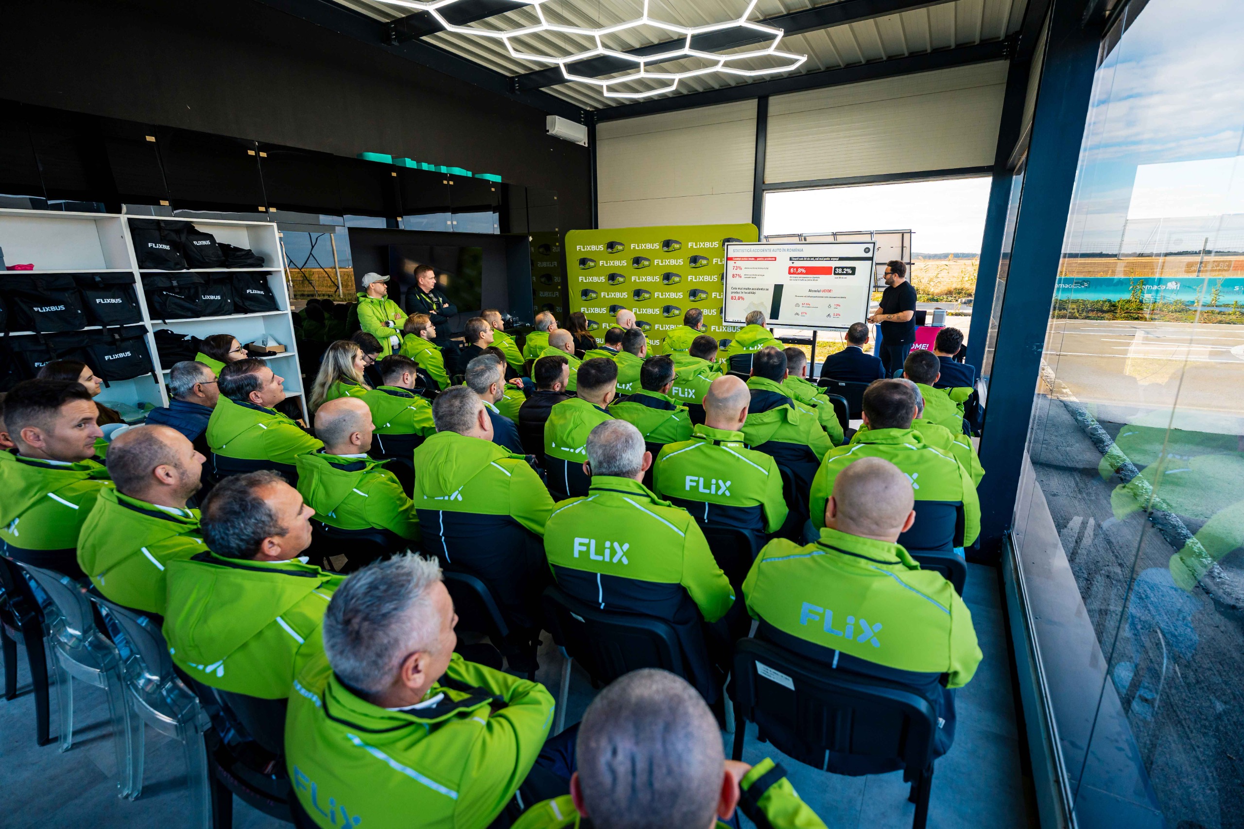 FlixBus-Drivers-Academy-2 FlixBus Drivers Academy, organizată în premieră în România. 30 de șoferi de autocar au participat la cursuri de conducere defensivă